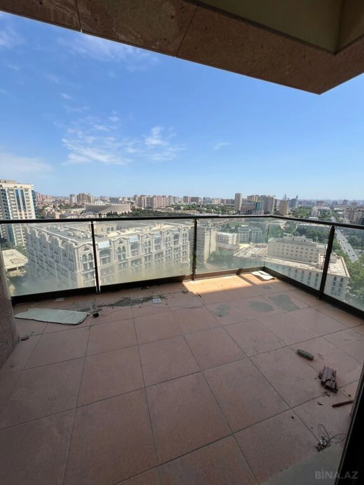 Satılır 4 otaqlı mənzil 200 m²