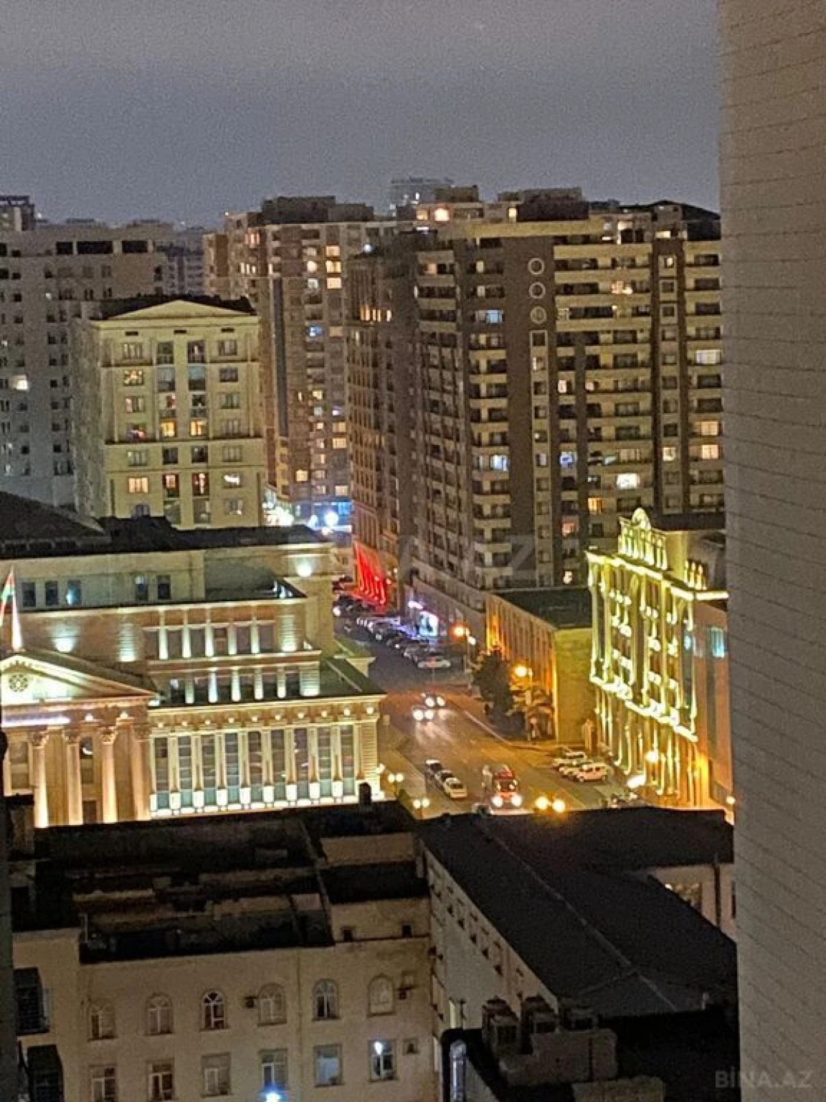 Satılır 3 otaqlı mənzil 147 m²