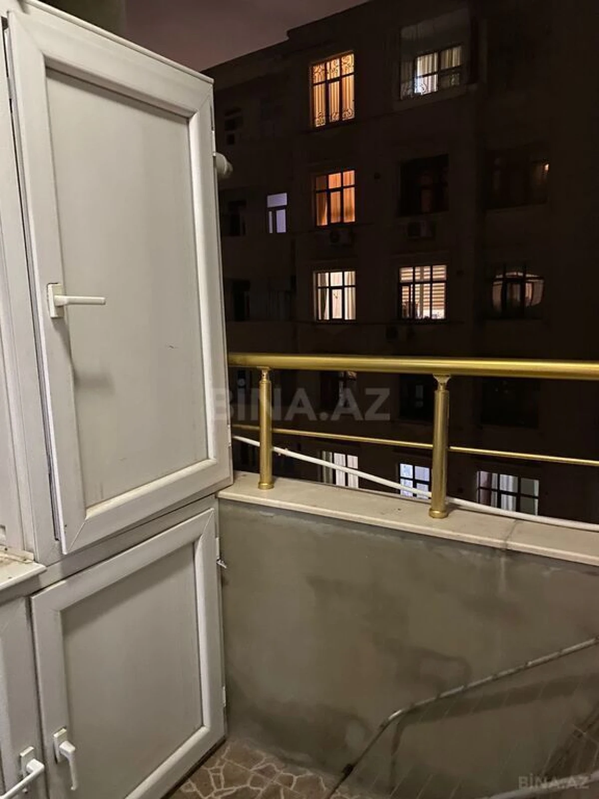 Satılır 3 otaqlı mənzil 147 m²