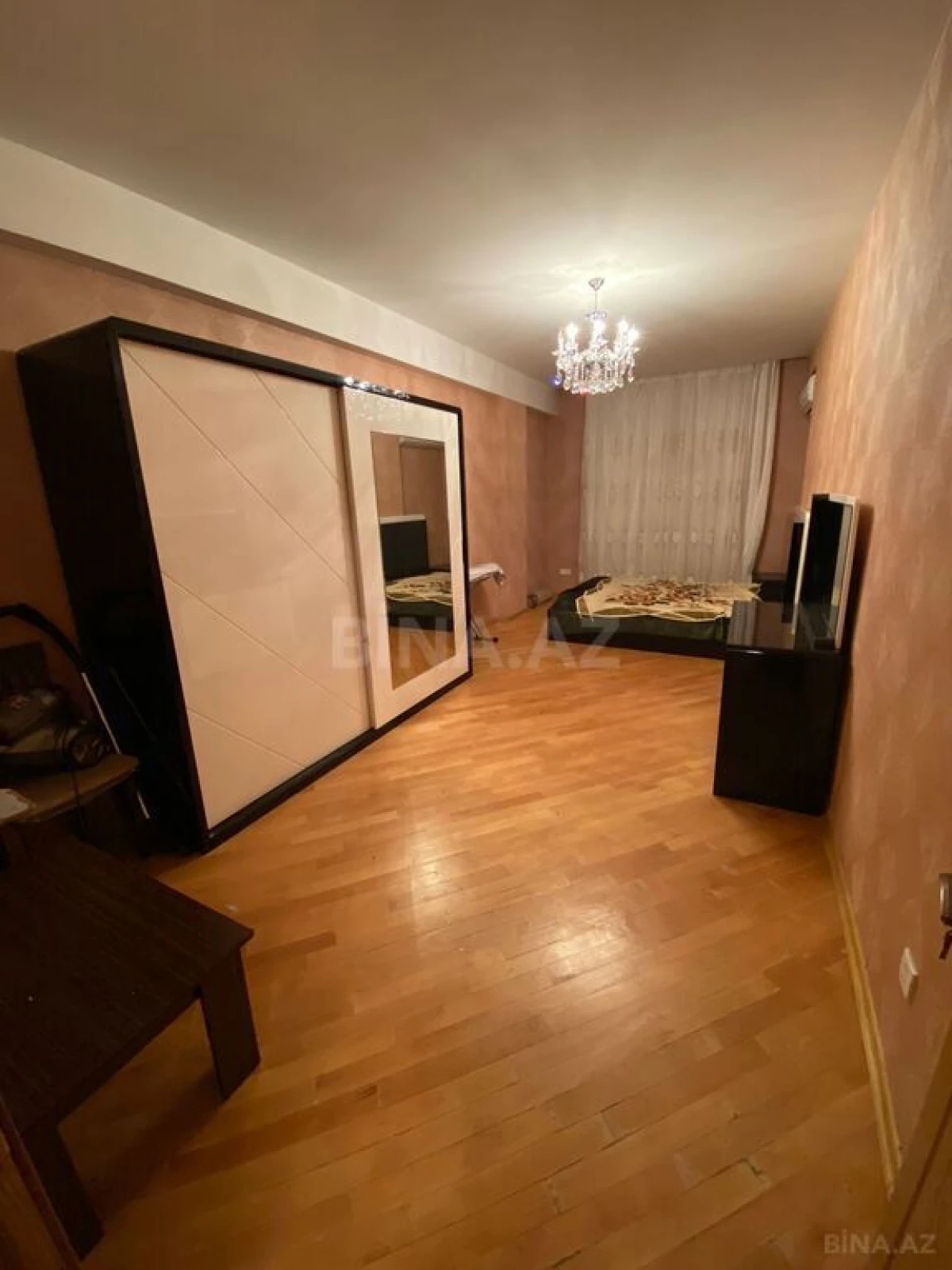 Satılır 3 otaqlı mənzil 147 m²