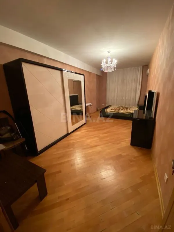 Satılır 3 otaqlı mənzil 147 m²