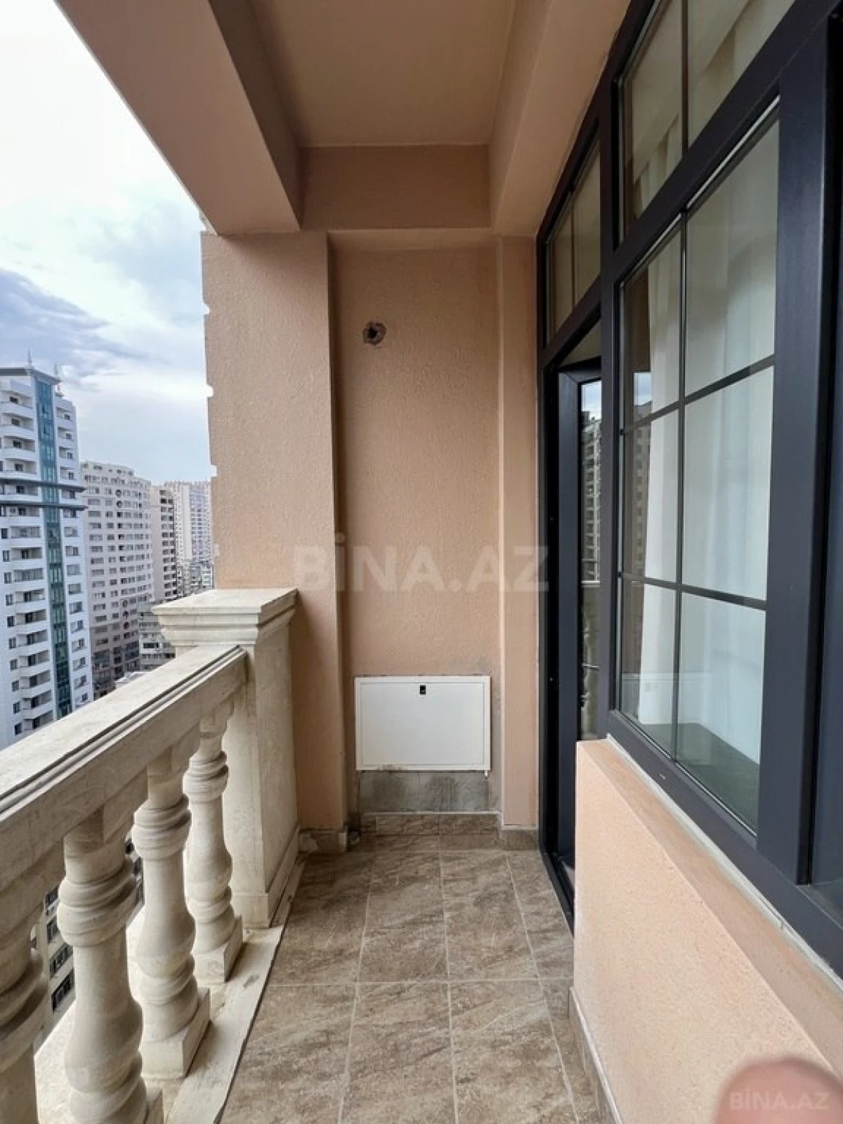 Kirayə verilir 2 otaqlı mənzil 67 m²