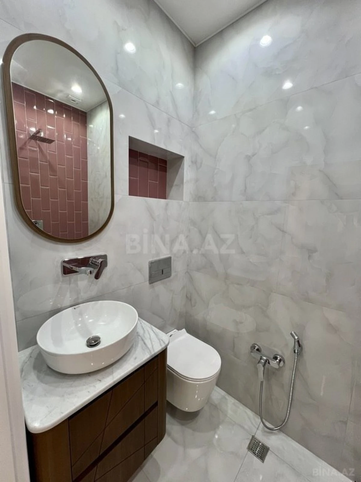 Kirayə verilir 2 otaqlı mənzil 67 m²