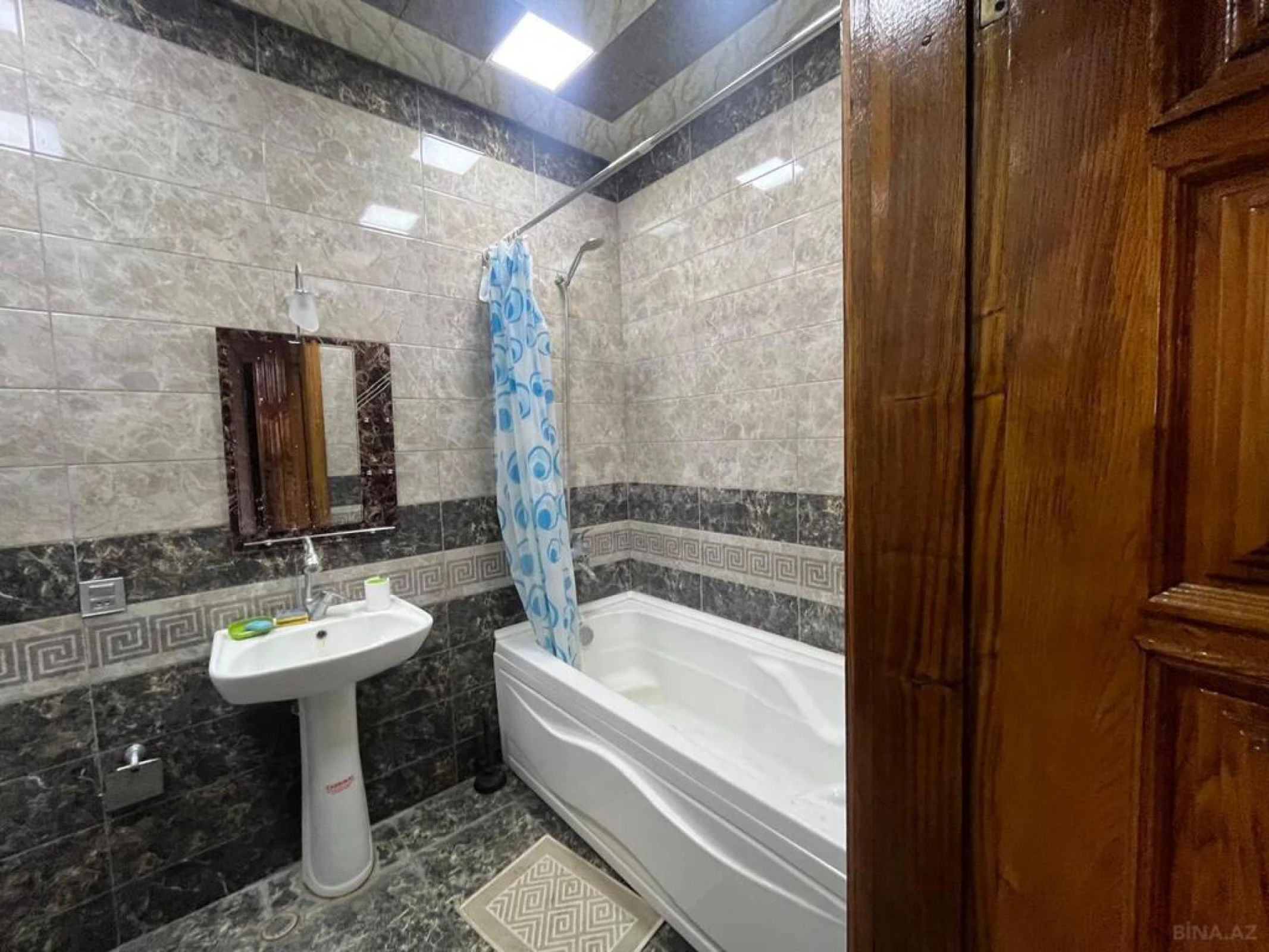 Kirayə verilir 2 otaqlı mənzil 60 m²
