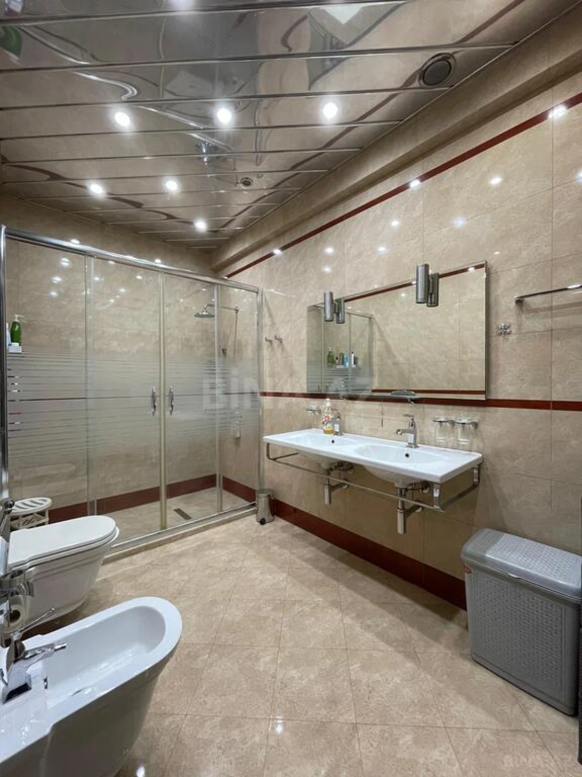 Satılır 4 otaqlı mənzil 260.5 m²