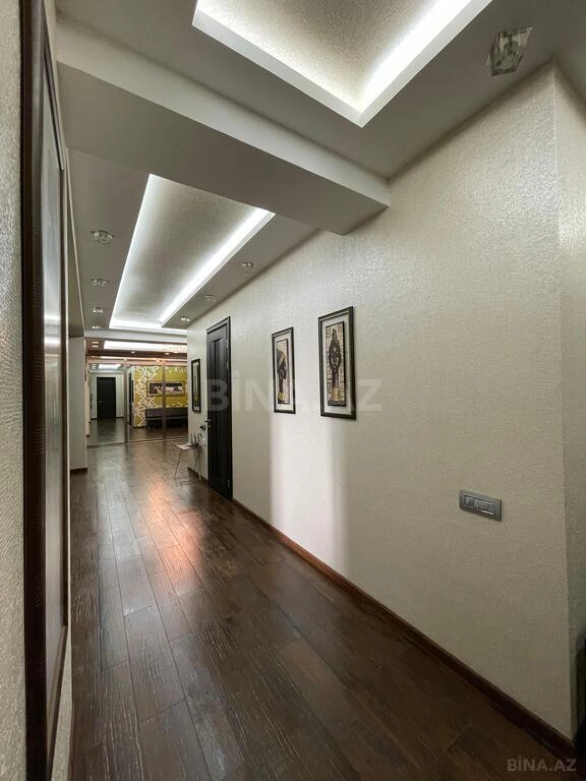 Satılır 4 otaqlı mənzil 260.5 m²