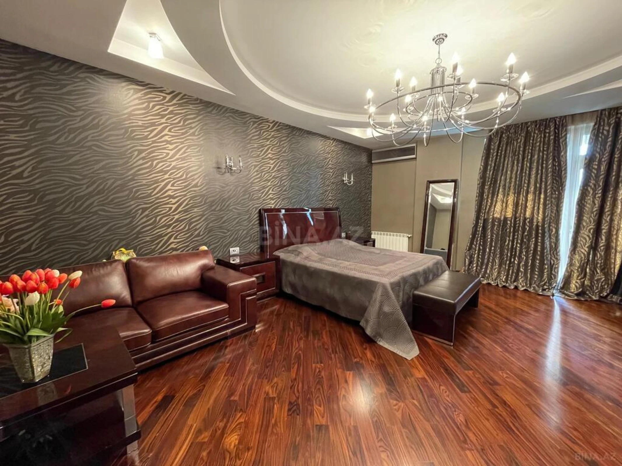 Satılır 4 otaqlı mənzil 260.5 m²