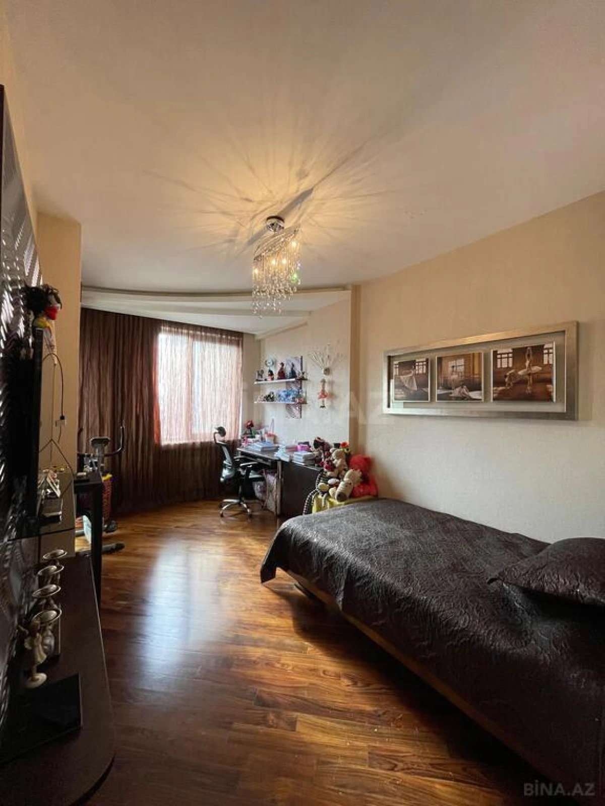 Satılır 4 otaqlı mənzil 260.5 m²
