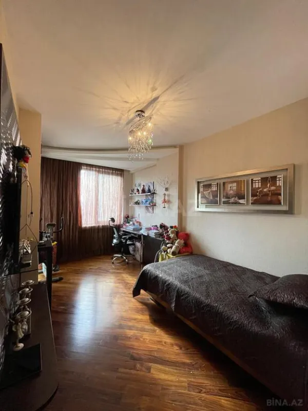 Satılır 4 otaqlı mənzil 260.5 m²
