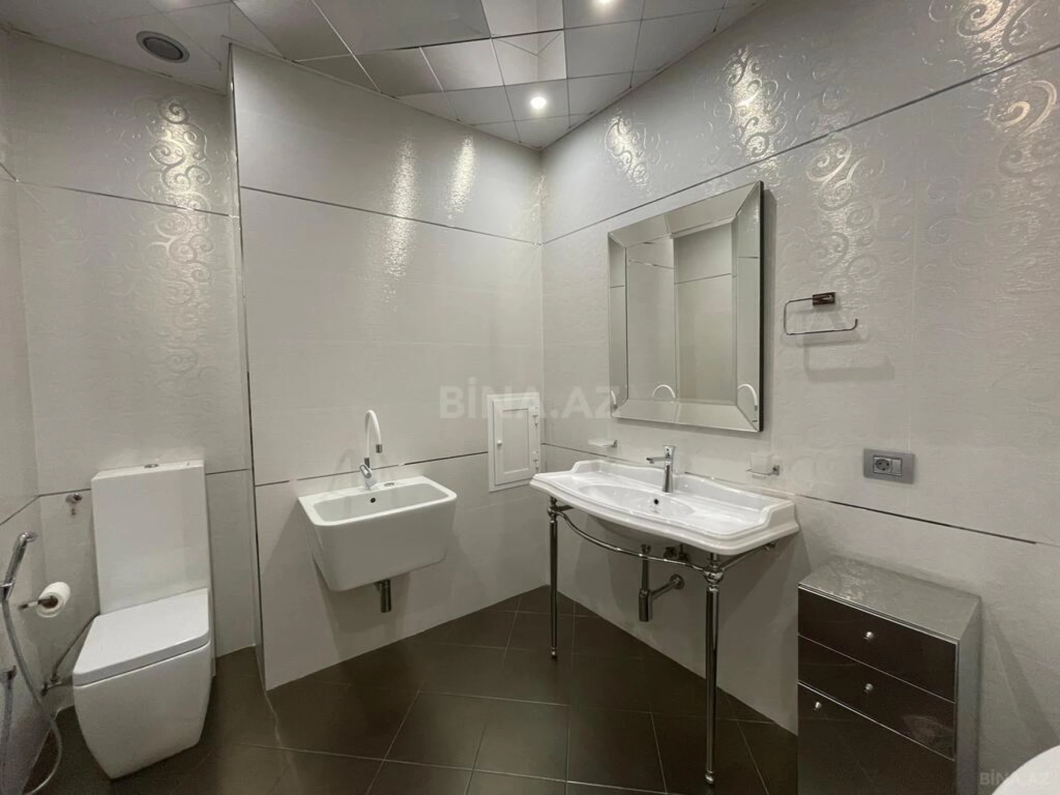 Satılır 4 otaqlı mənzil 260.5 m²
