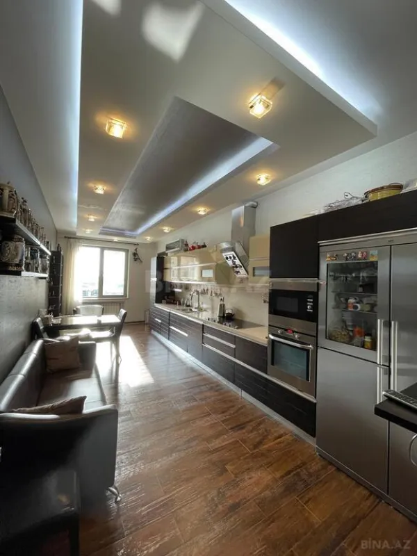 Satılır 4 otaqlı mənzil 260.5 m²