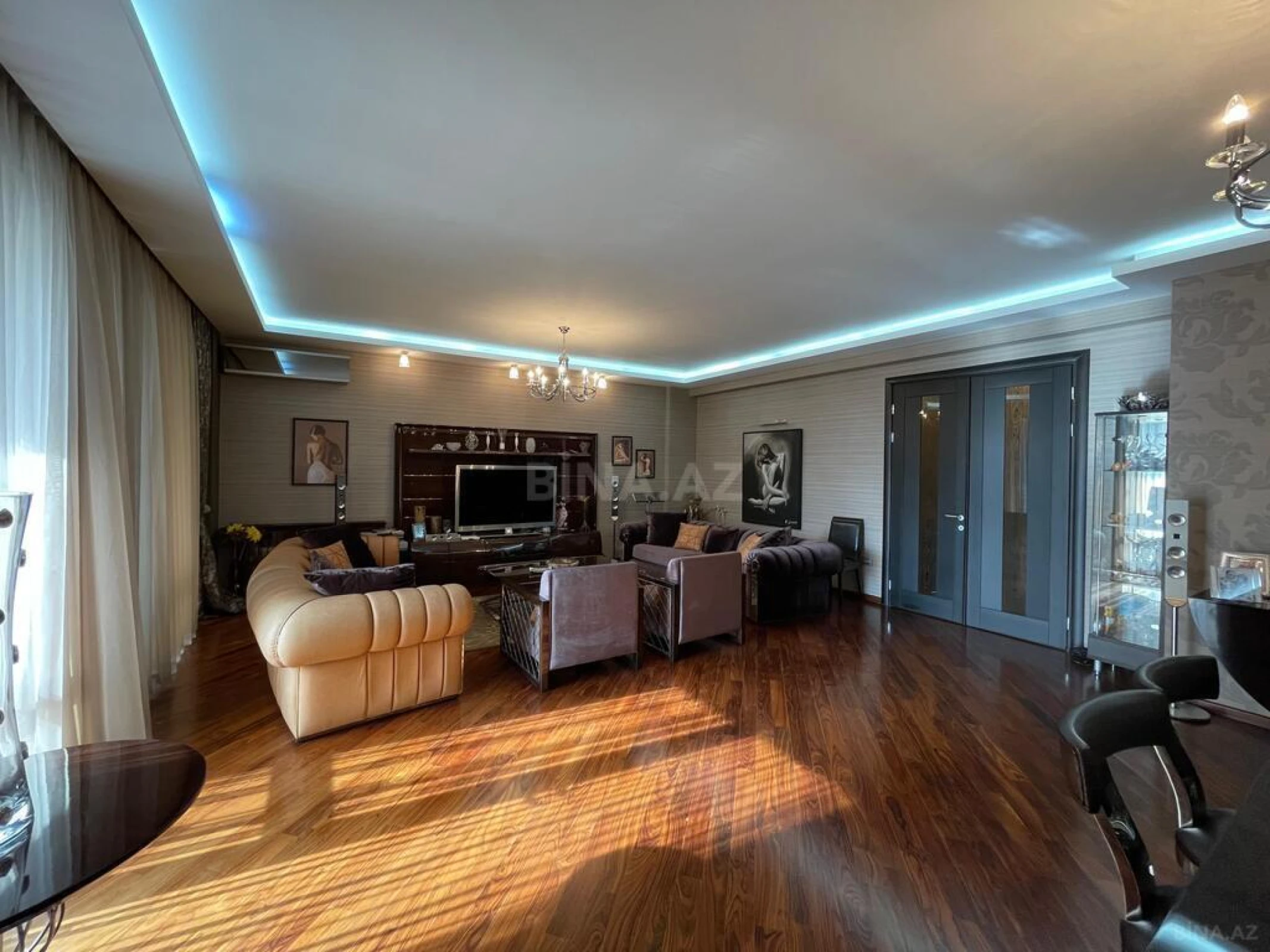 Satılır 4 otaqlı mənzil 260.5 m²