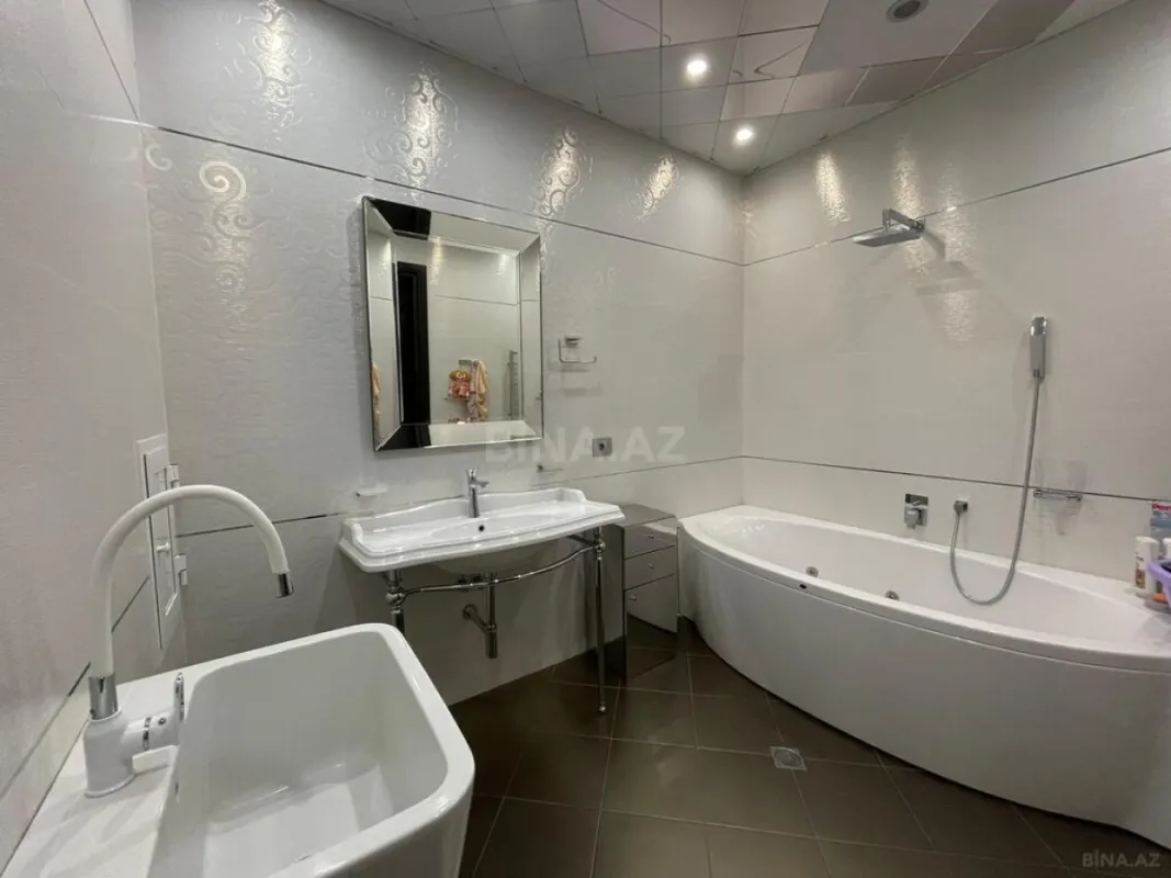 Satılır 4 otaqlı mənzil 260.5 m²