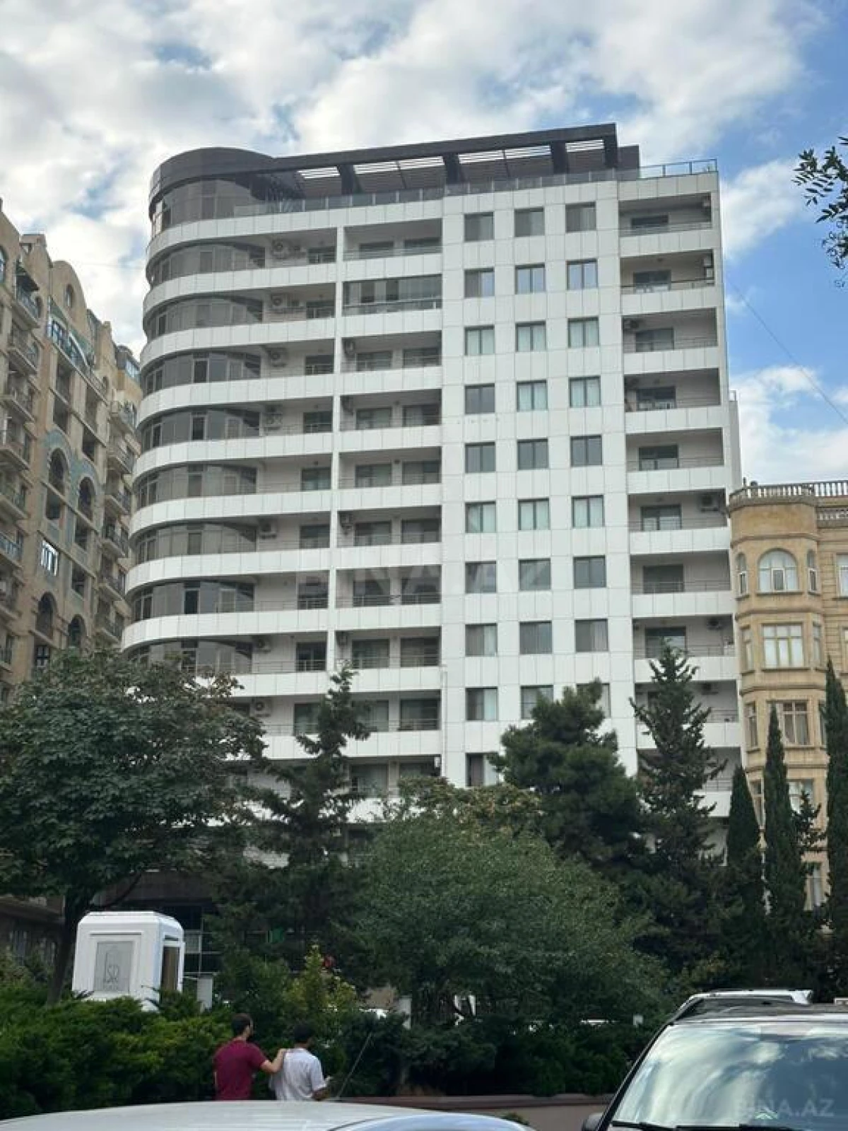 Satılır 4 otaqlı mənzil 260.5 m²