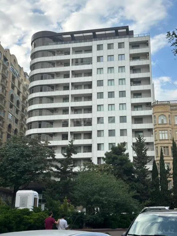 Satılır 4 otaqlı mənzil 260.5 m²