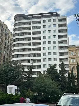 Satılır 4 otaqlı mənzil 260.5 m²