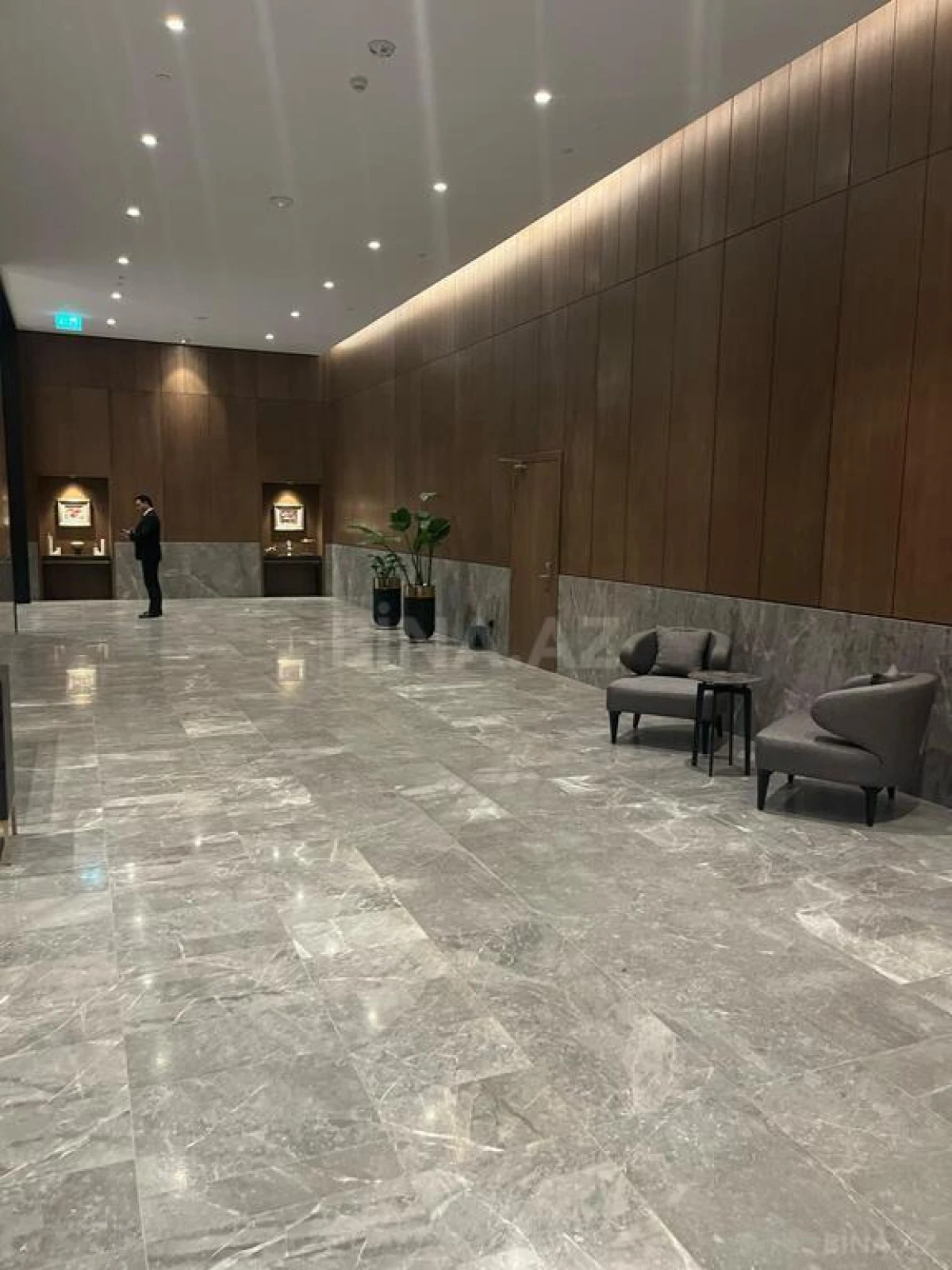 Satılır 2 otaqlı mənzil 98 m²