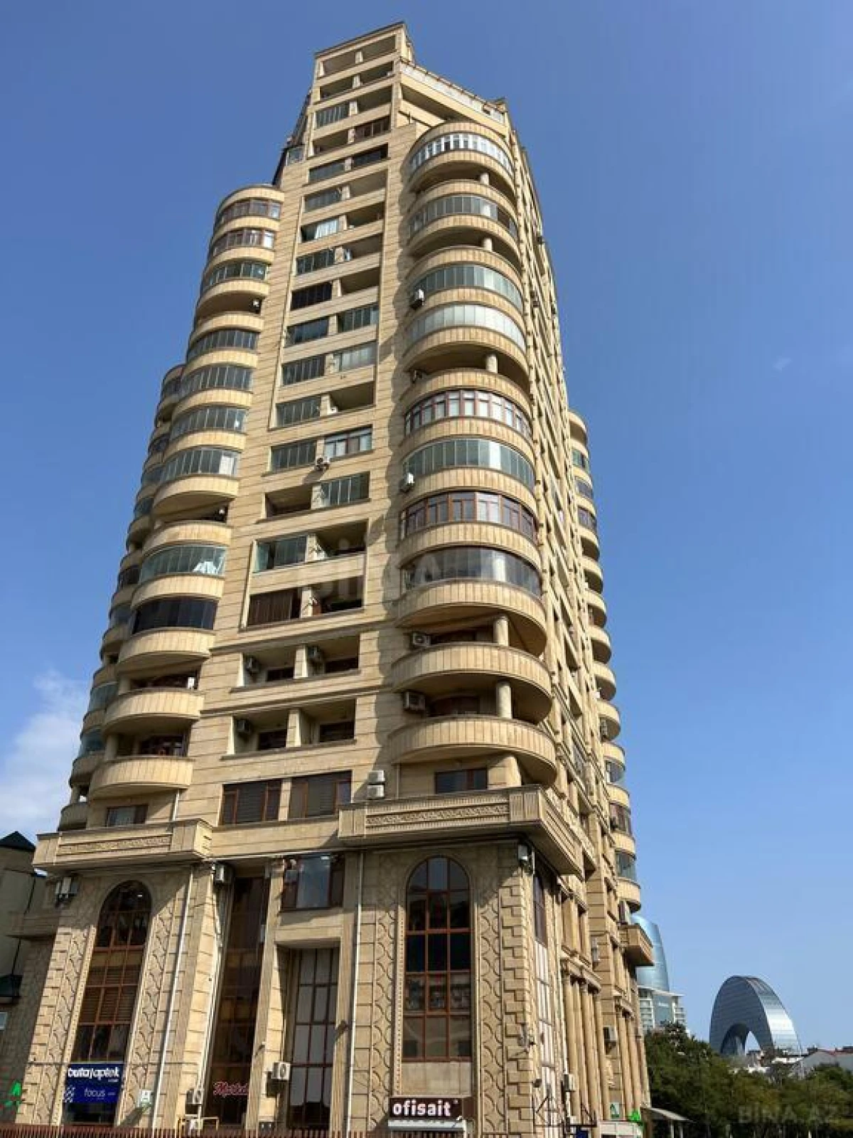 Satılır 4 otaqlı mənzil 180 m²