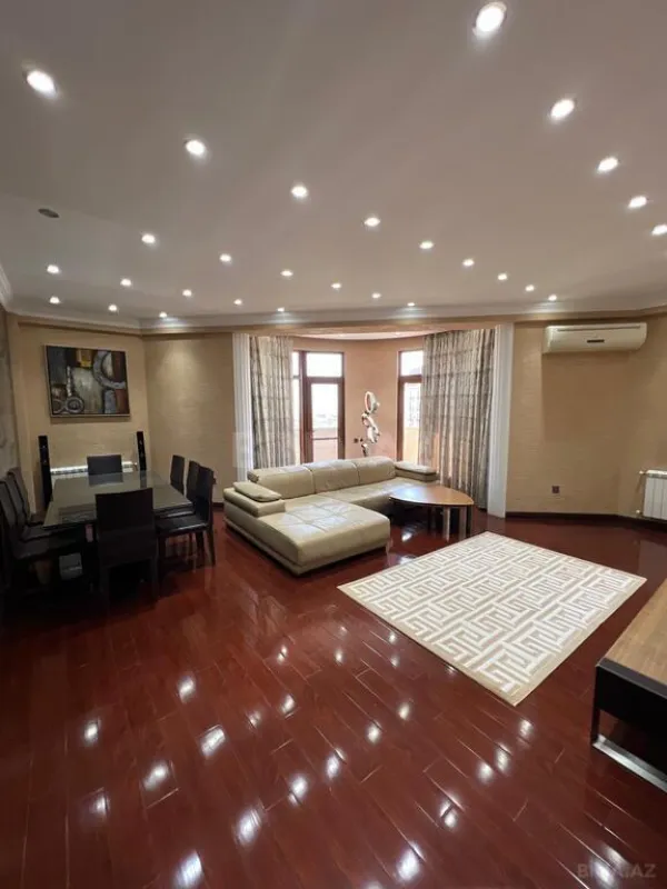 Satılır 4 otaqlı mənzil 180 m²