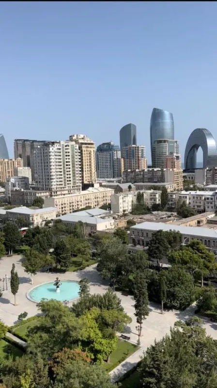 Satılır 4 otaqlı mənzil 180 m²