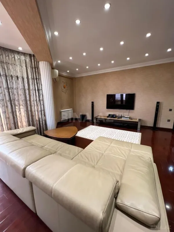 Satılır 4 otaqlı mənzil 180 m²