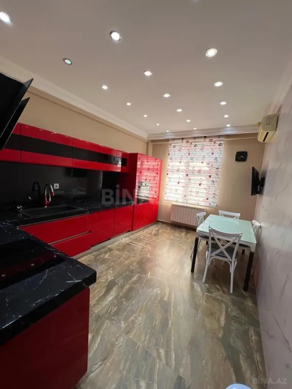 Satılır 4 otaqlı mənzil 180 m²