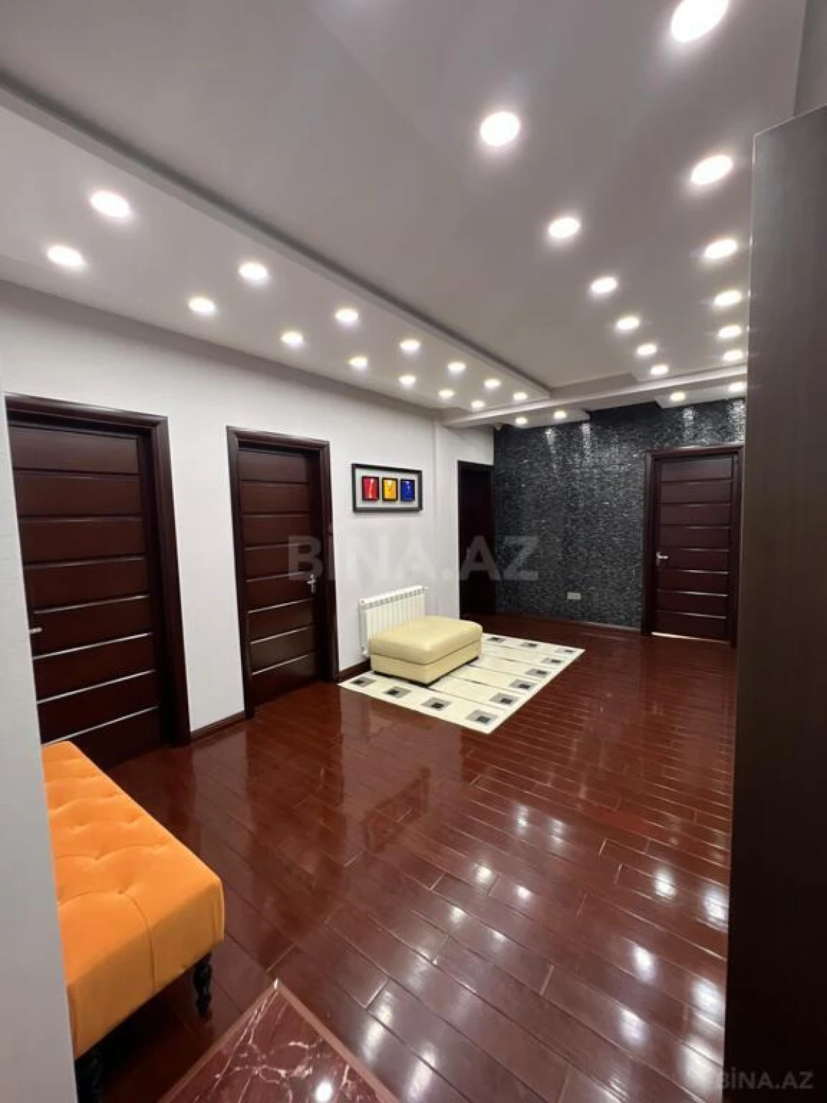 Satılır 4 otaqlı mənzil 180 m²