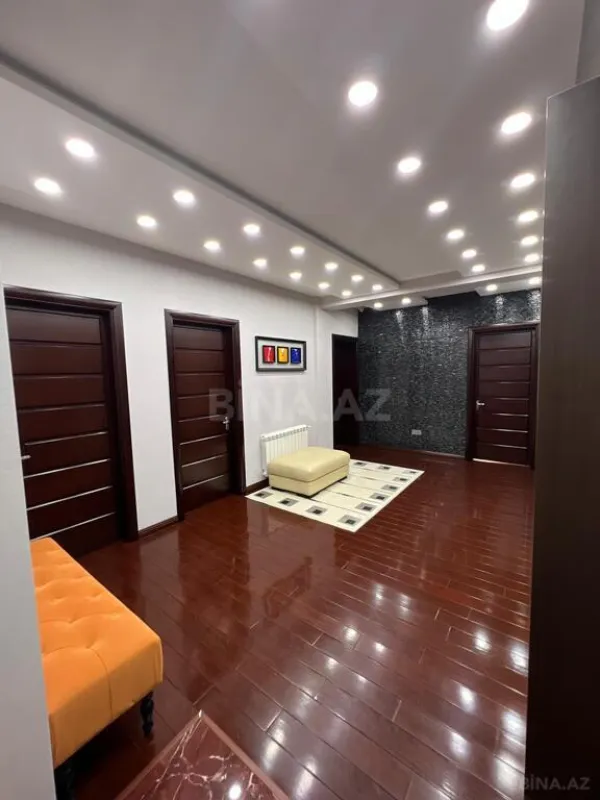 Satılır 4 otaqlı mənzil 180 m²