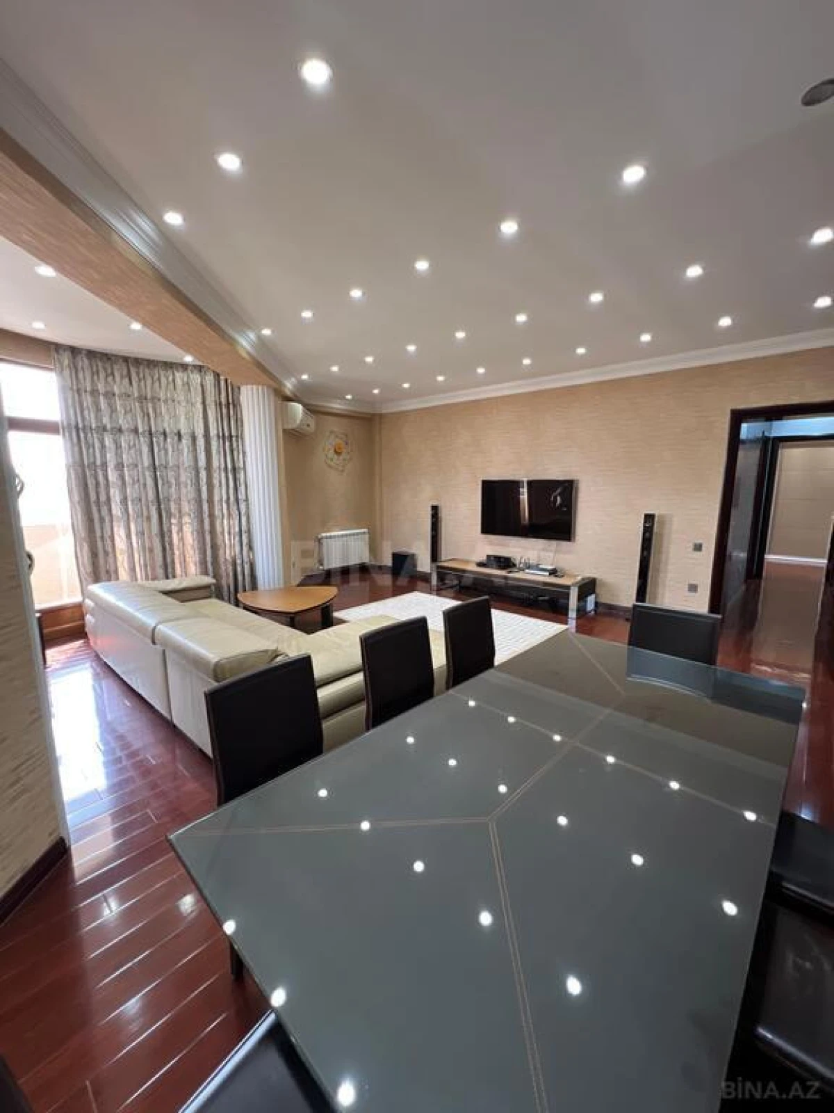 Satılır 4 otaqlı mənzil 180 m²