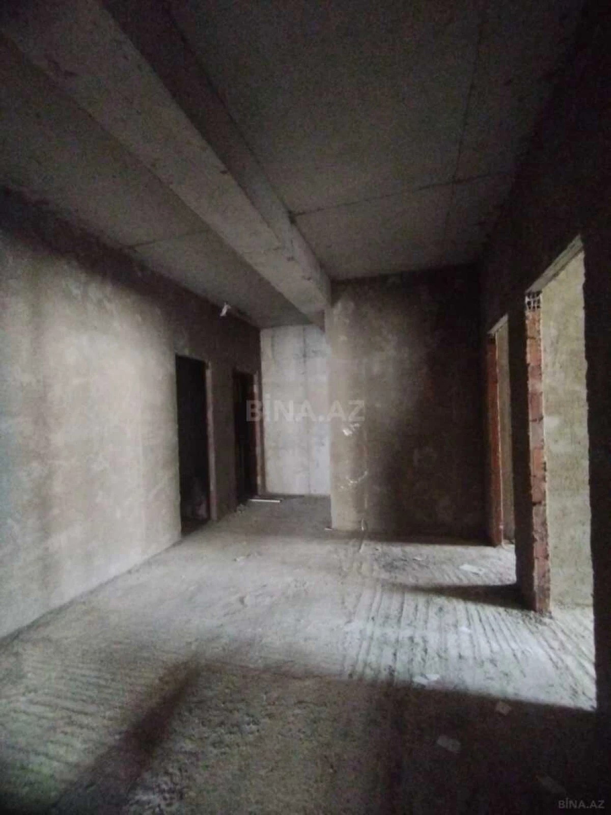 Satılır 4 otaqlı mənzil 193 m²
