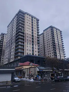 Satılır 4 otaqlı mənzil 193 m²