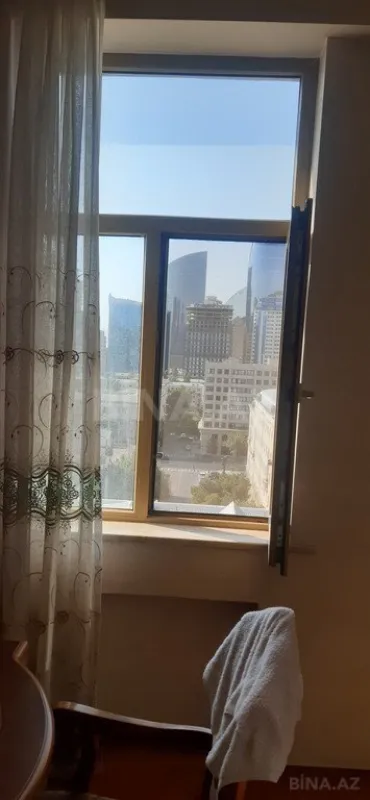 Satılır 3 otaqlı mənzil 110 m²