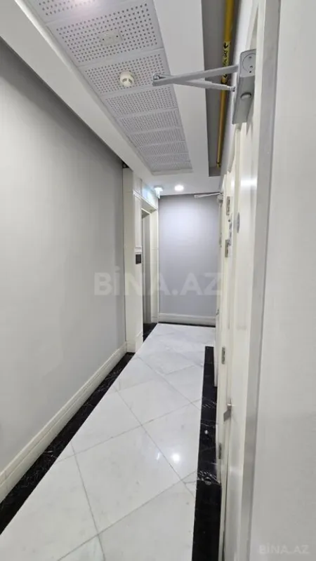 Satılır 4 otaqlı mənzil 145 m²