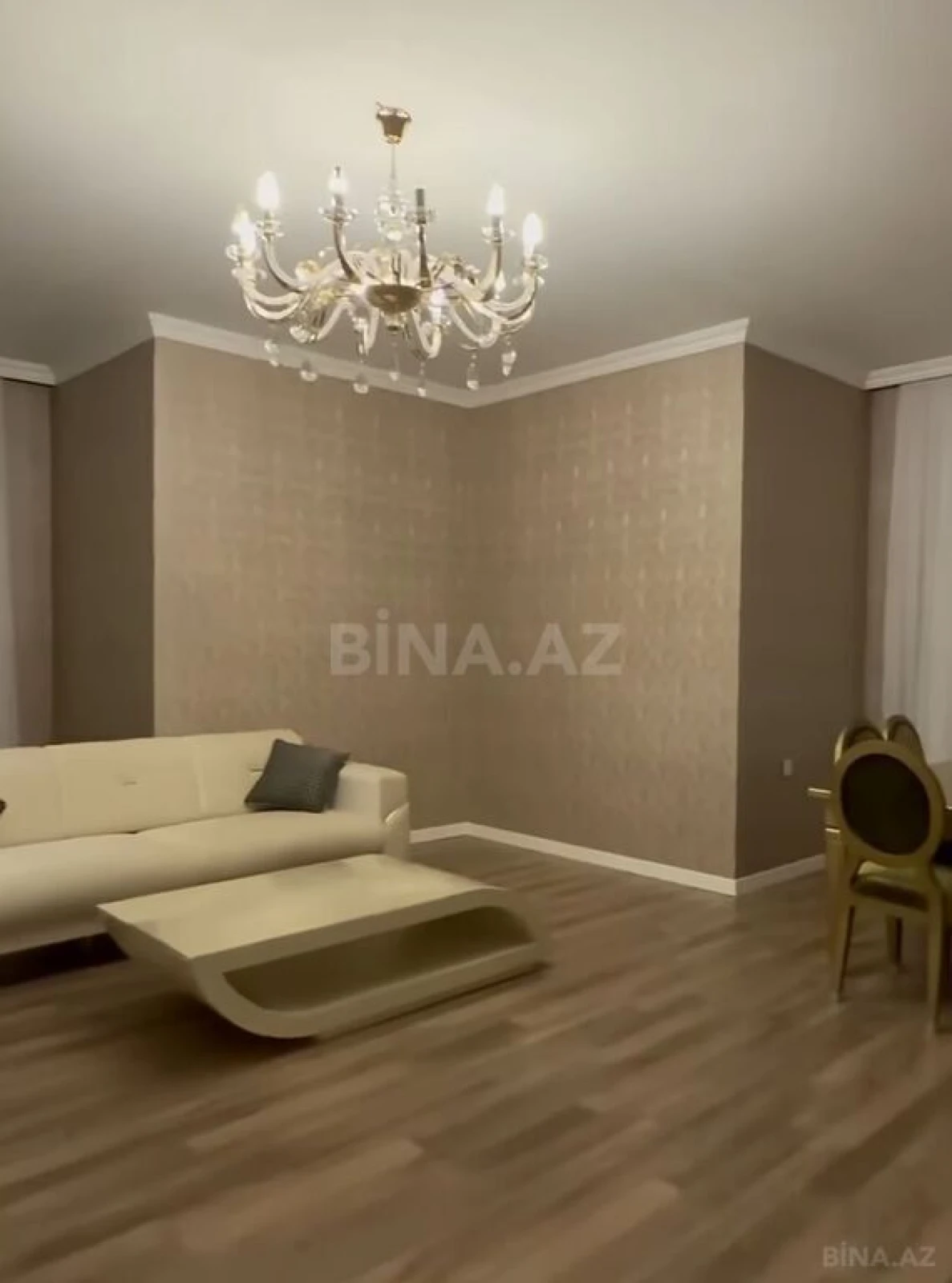 Satılır 3 otaqlı mənzil 125 m²