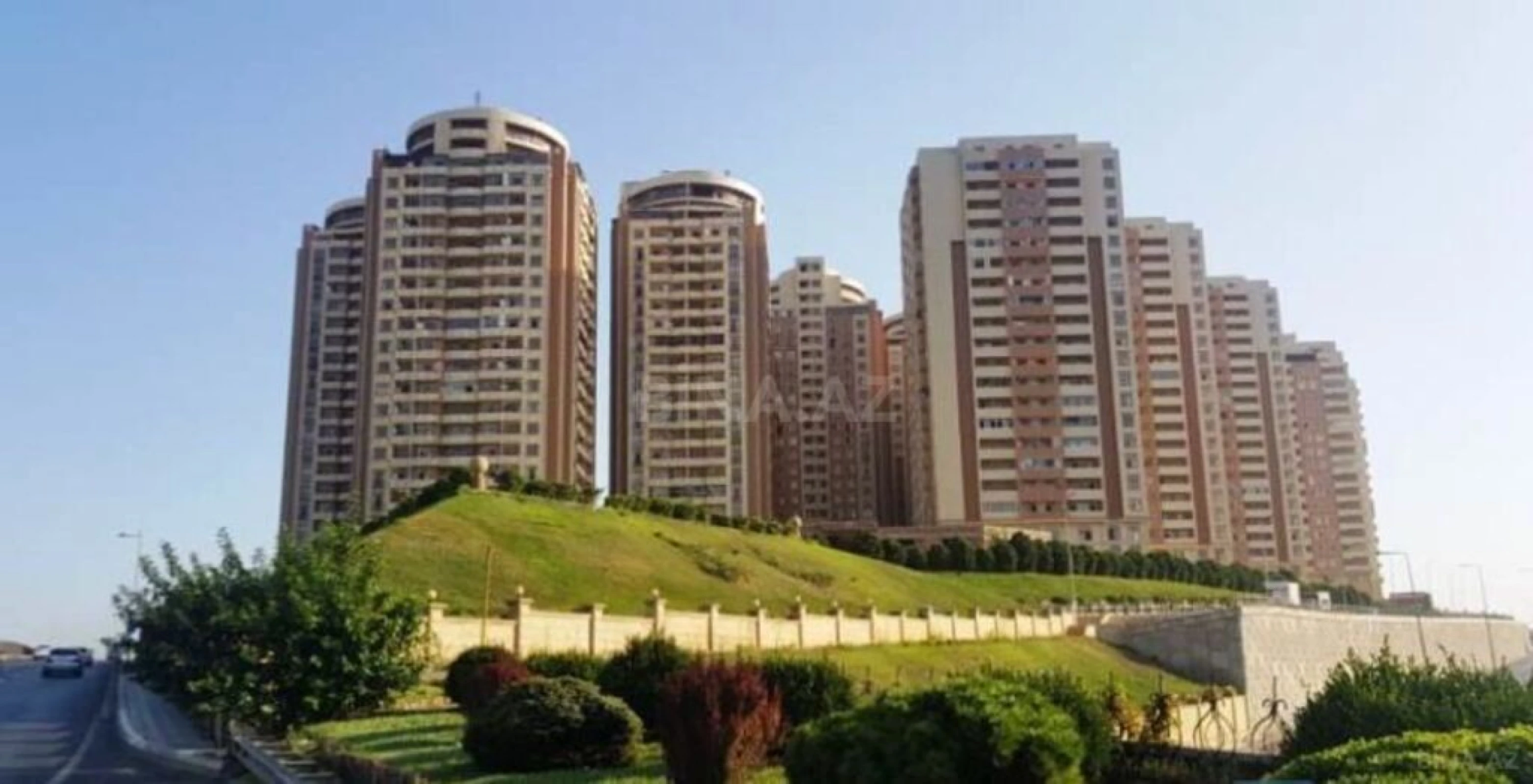 Satılır 3 otaqlı mənzil 125 m²