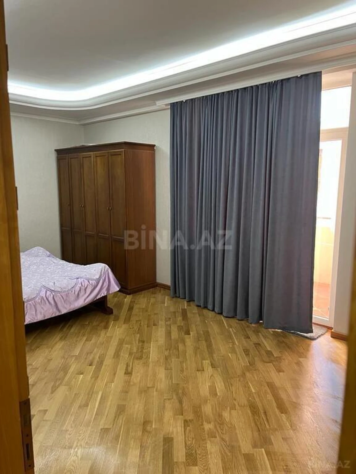 Satılır 3 otaqlı mənzil 154 m²