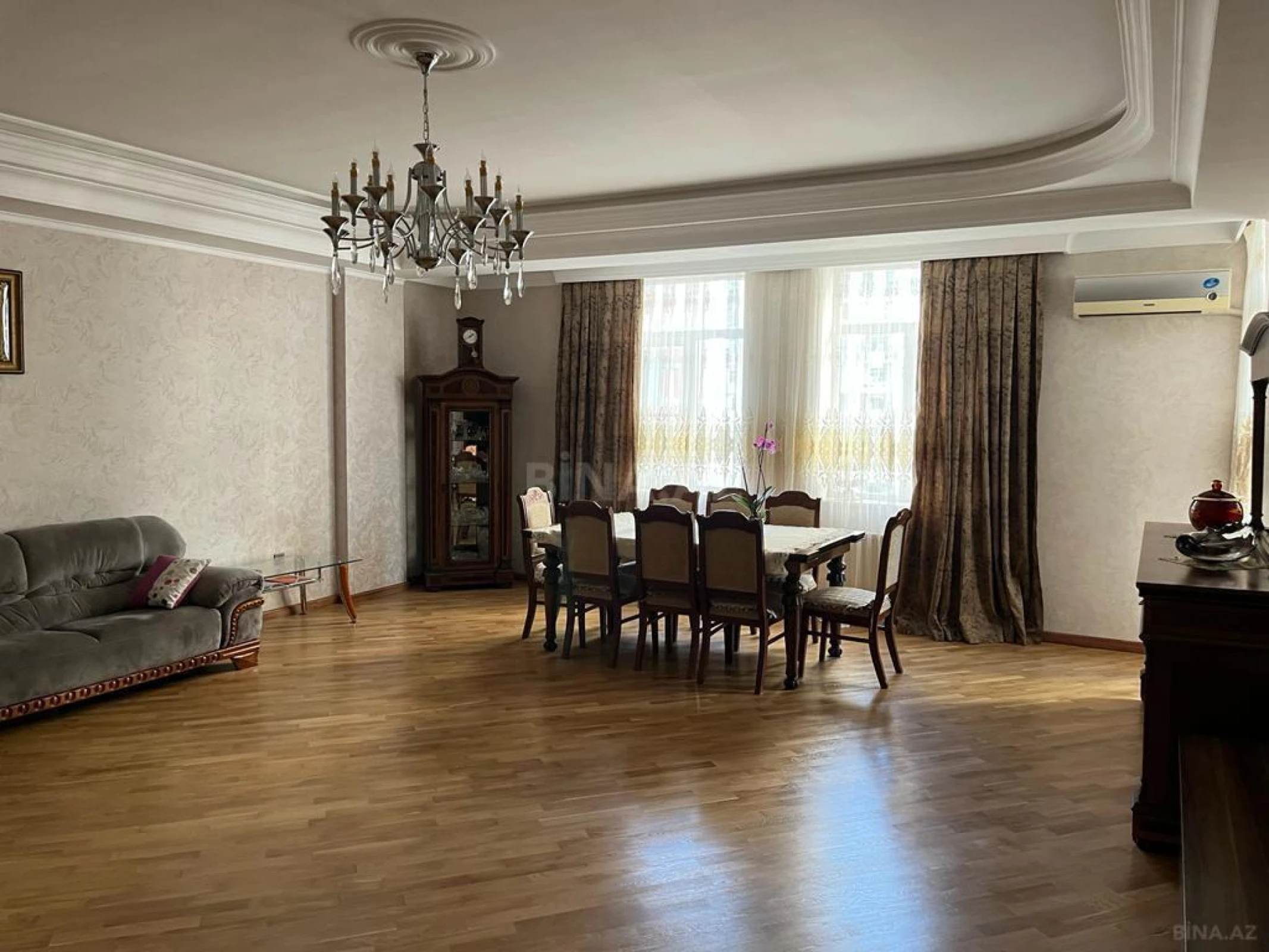 Satılır 3 otaqlı mənzil 154 m²