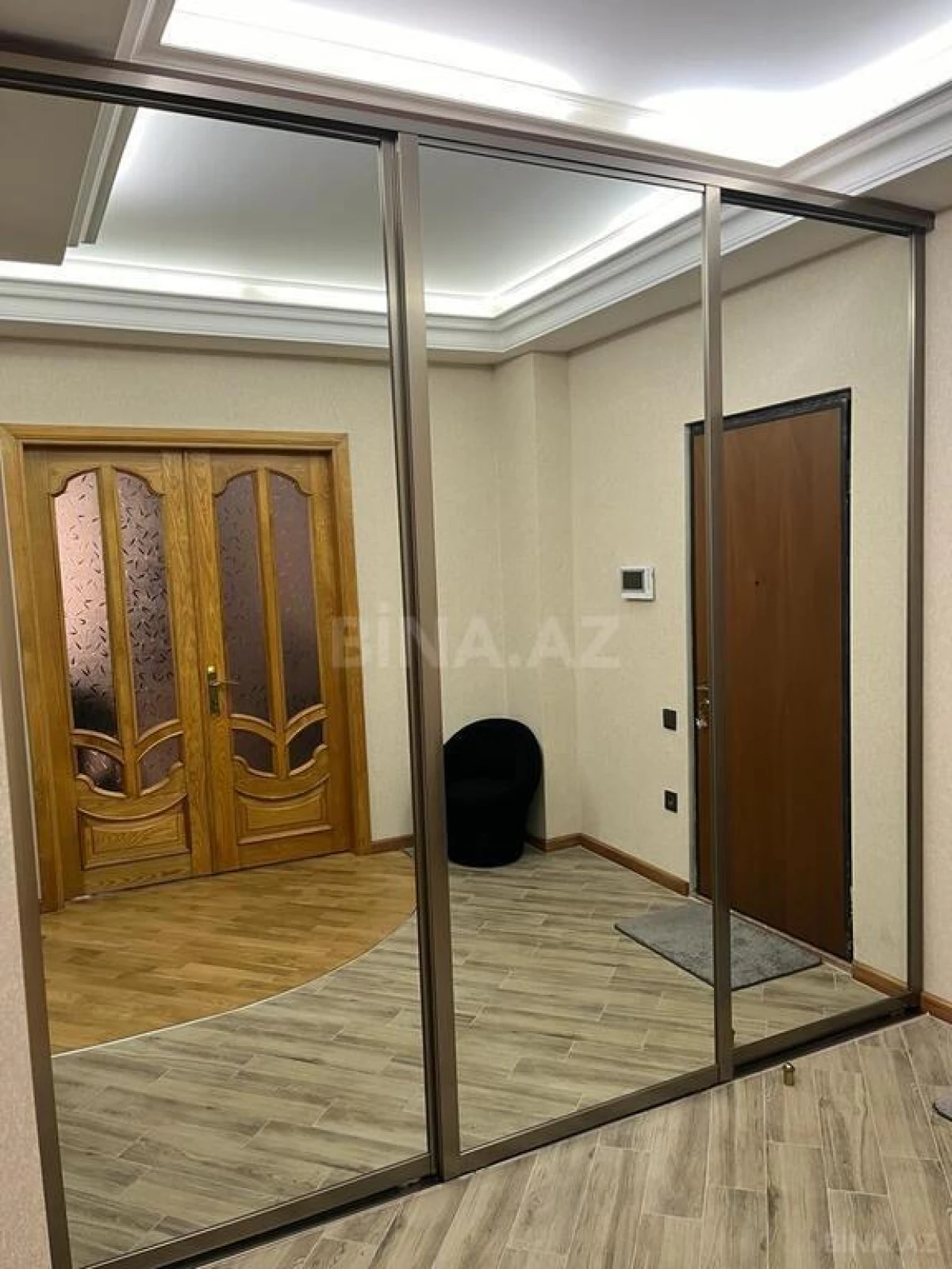 Satılır 3 otaqlı mənzil 154 m²