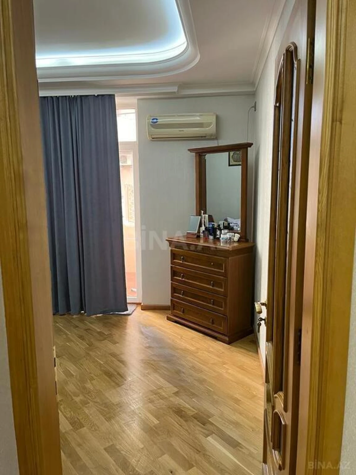 Satılır 3 otaqlı mənzil 154 m²
