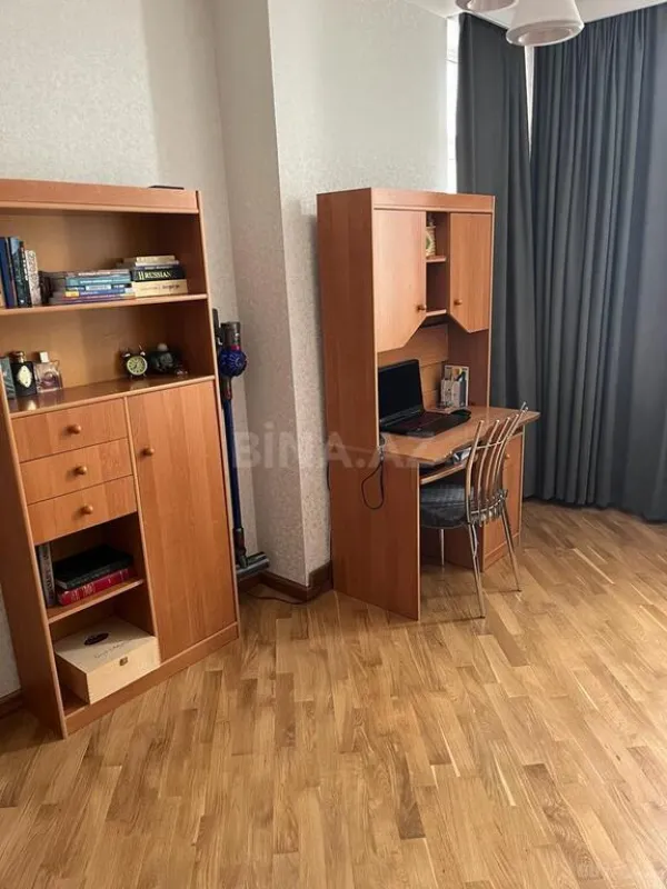 Satılır 3 otaqlı mənzil 154 m²