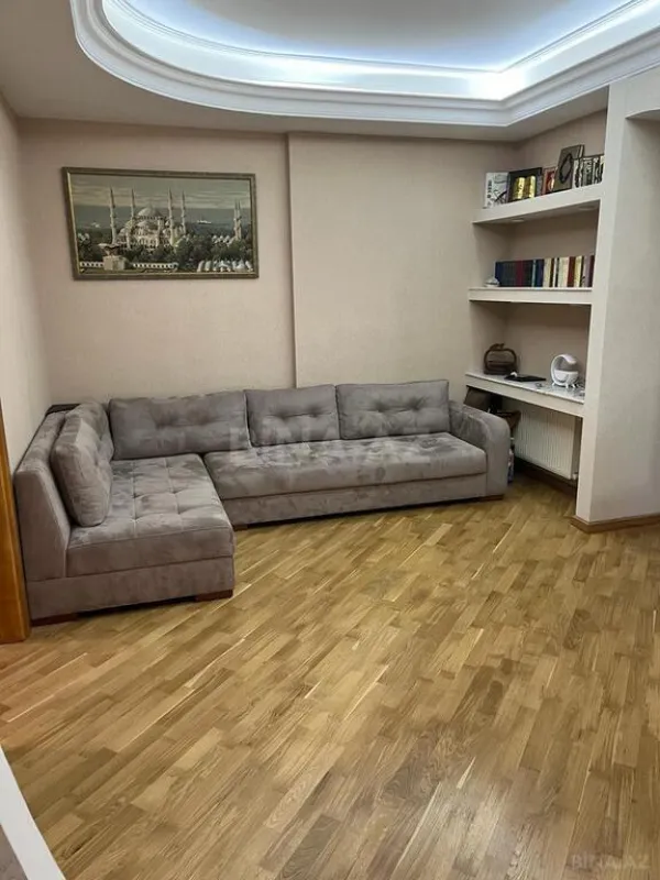 Satılır 3 otaqlı mənzil 154 m²