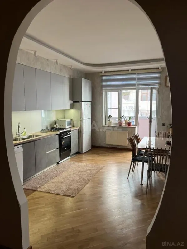 Satılır 3 otaqlı mənzil 154 m²