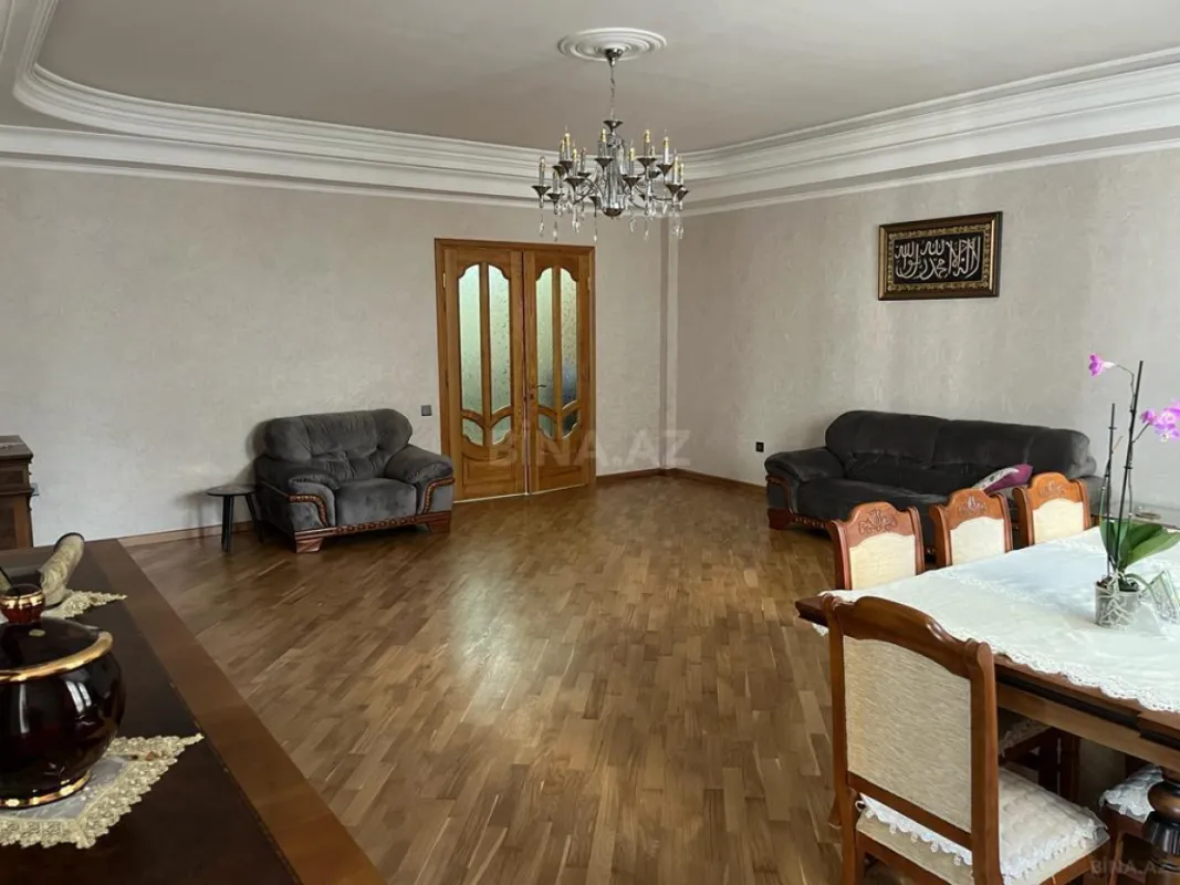 Satılır 3 otaqlı mənzil 154 m²