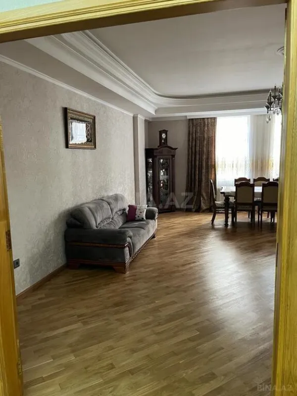Satılır 3 otaqlı mənzil 154 m²