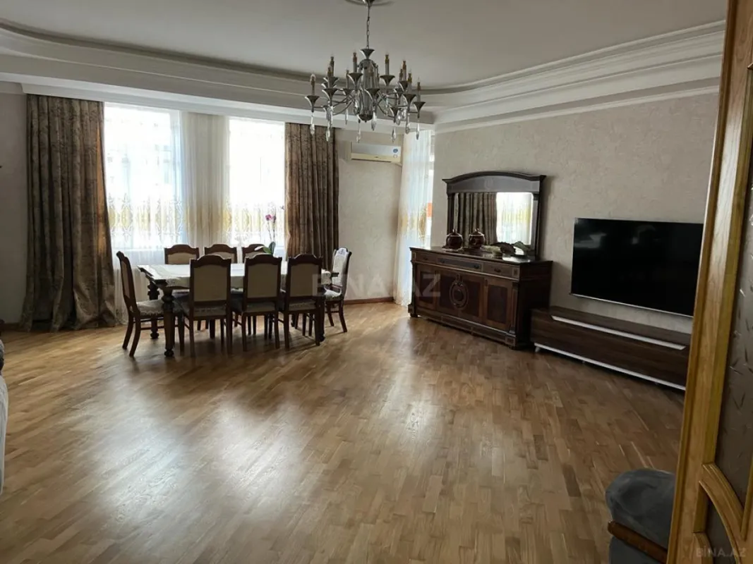 Satılır 3 otaqlı mənzil 154 m²