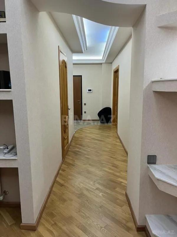 Satılır 3 otaqlı mənzil 154 m²