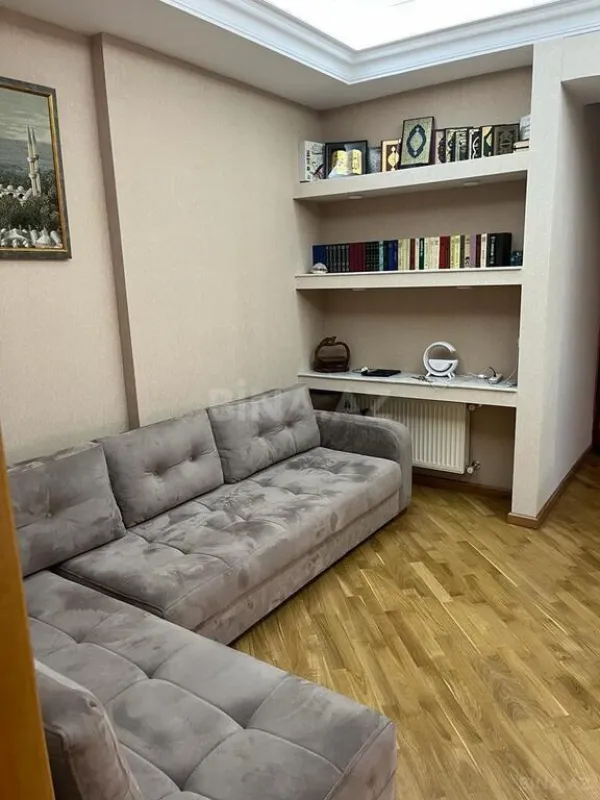 Satılır 3 otaqlı mənzil 154 m²
