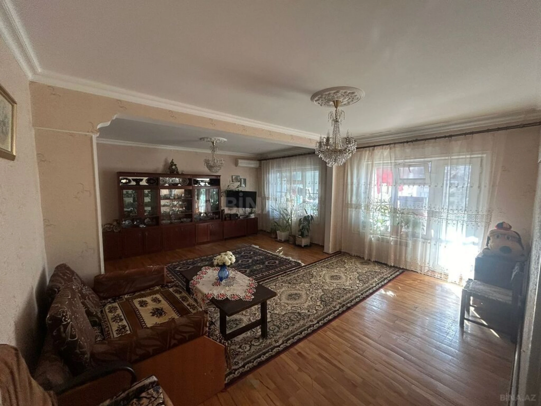 Satılır 5 otaqlı mənzil 130 m²