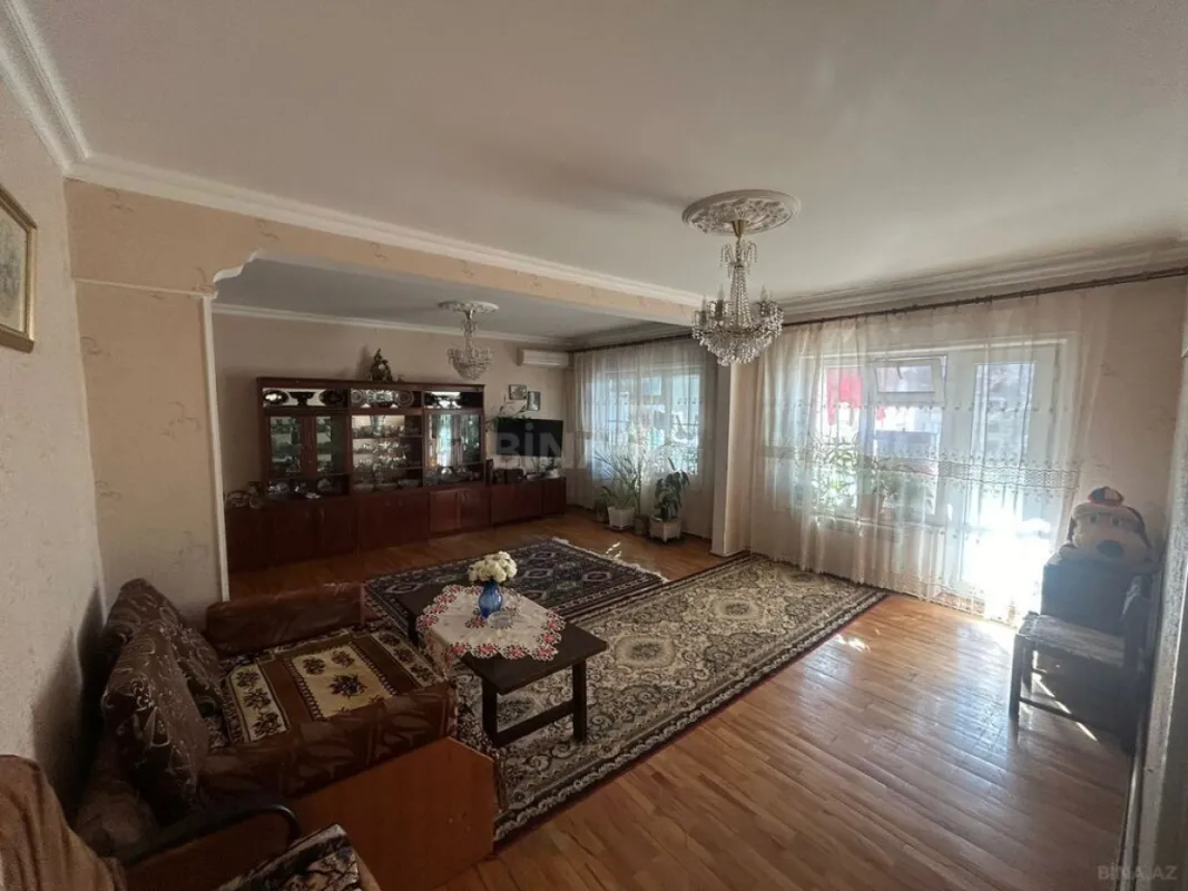 Satılır 5 otaqlı mənzil 130 m²