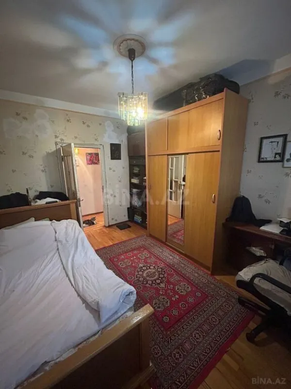 Satılır 5 otaqlı mənzil 130 m²